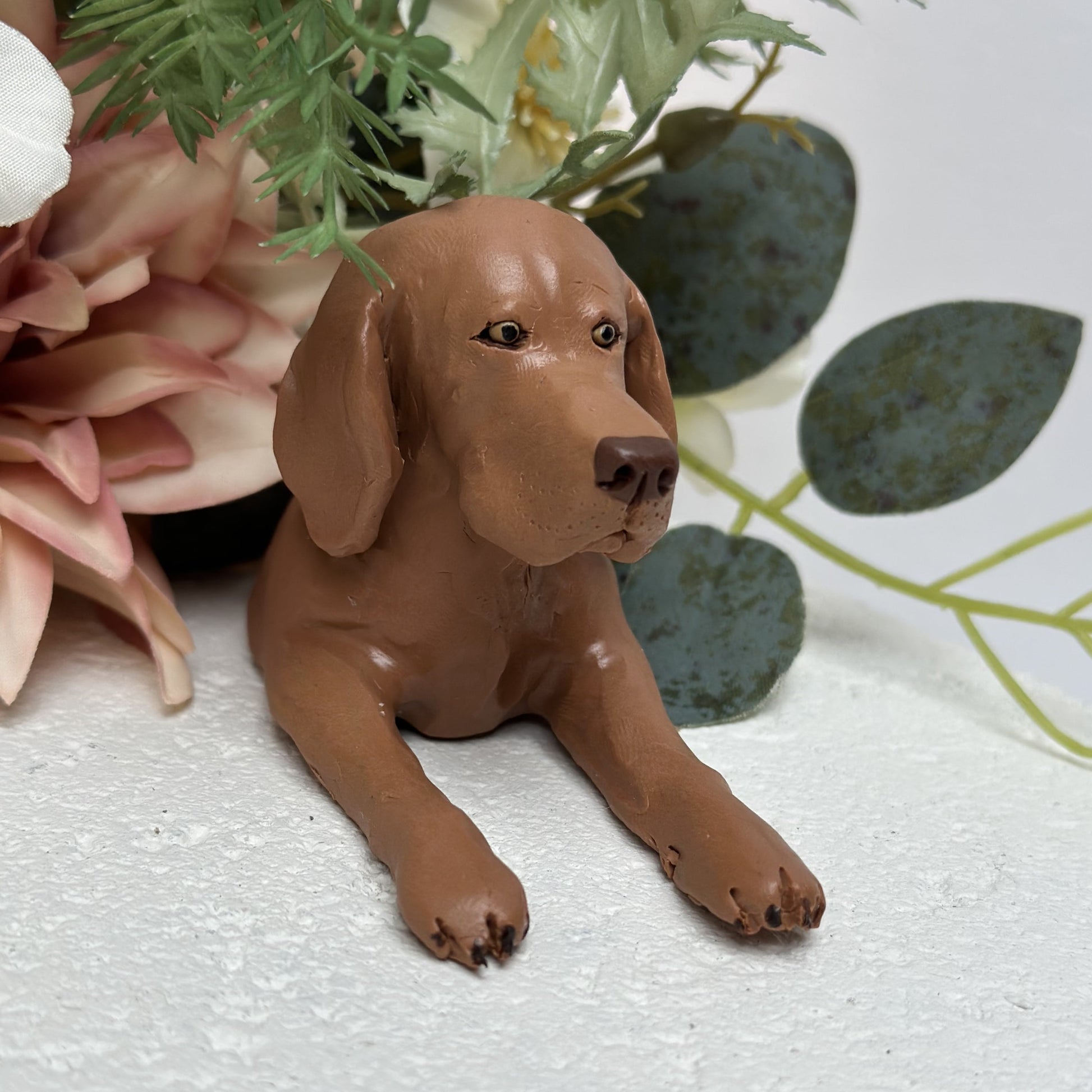 Viszla peeking wedding cake topper.